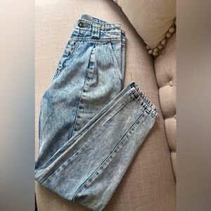 Vintage Jordache High-waisted acid-washed mom jeans #momjeans